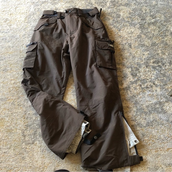 Snowboard/Ski Pants. Men’s size small. - Picture 6 of 8